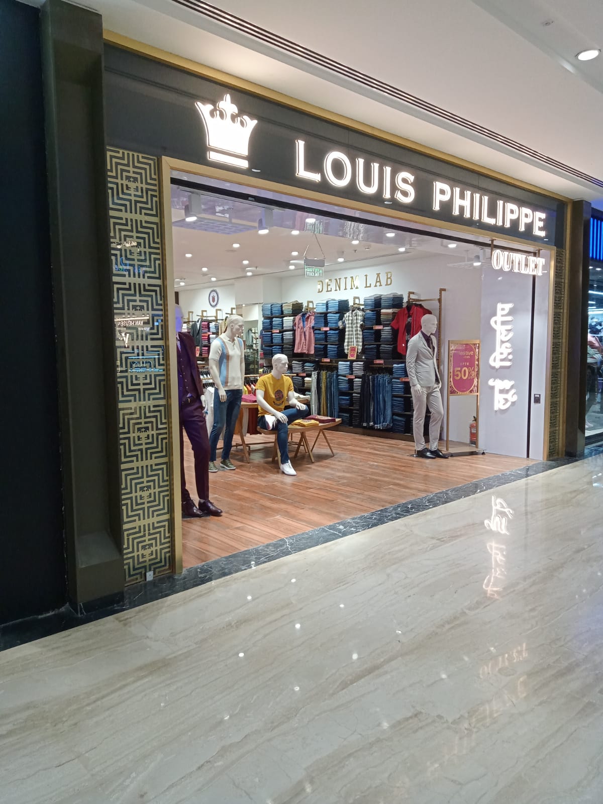 Louis Philippe store, Delhi, fitted out by Embellish Designer