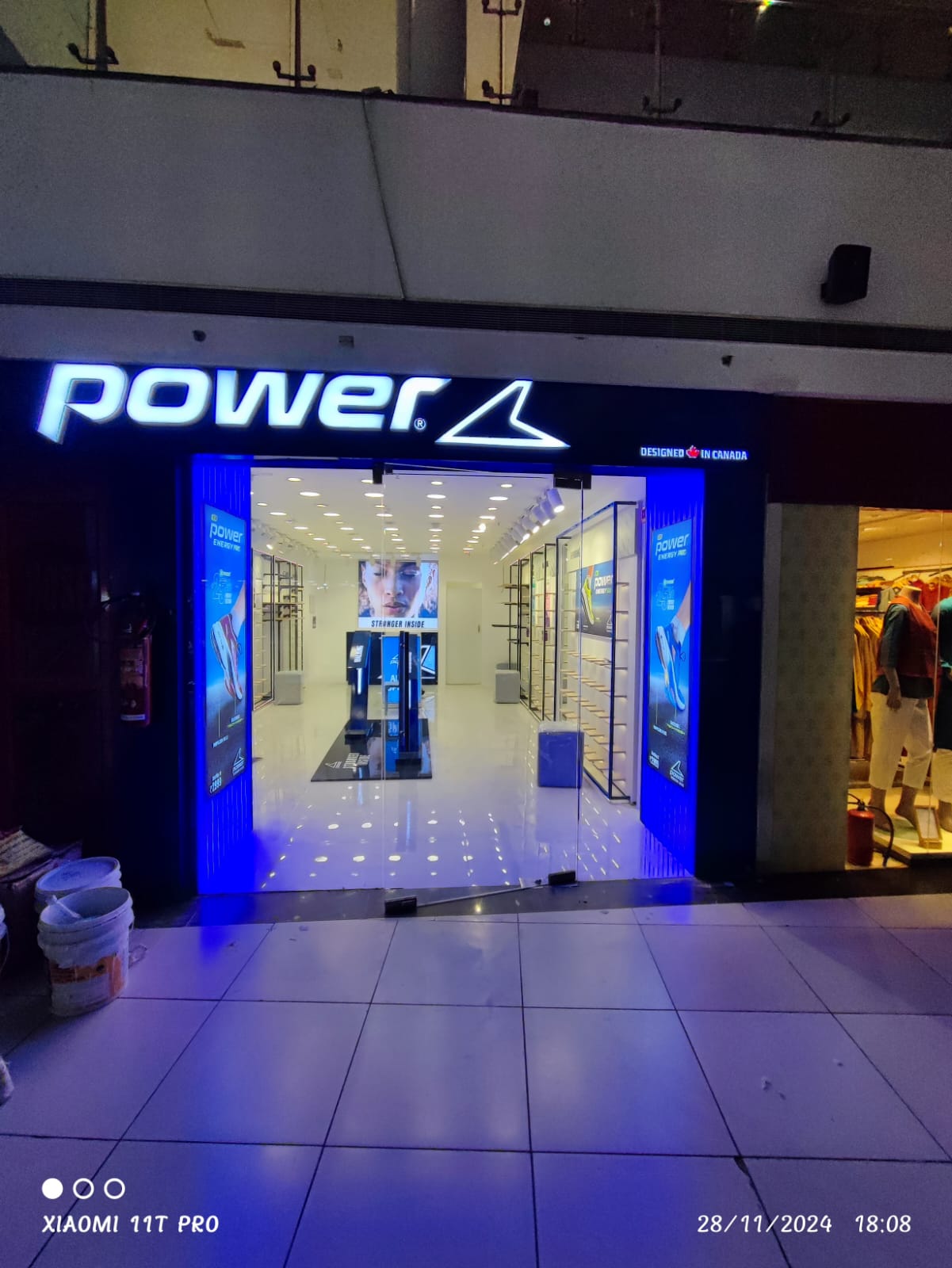Power store, Omaxe Connaught Place Mall Greater Noida, fitted out by Embellish Designer